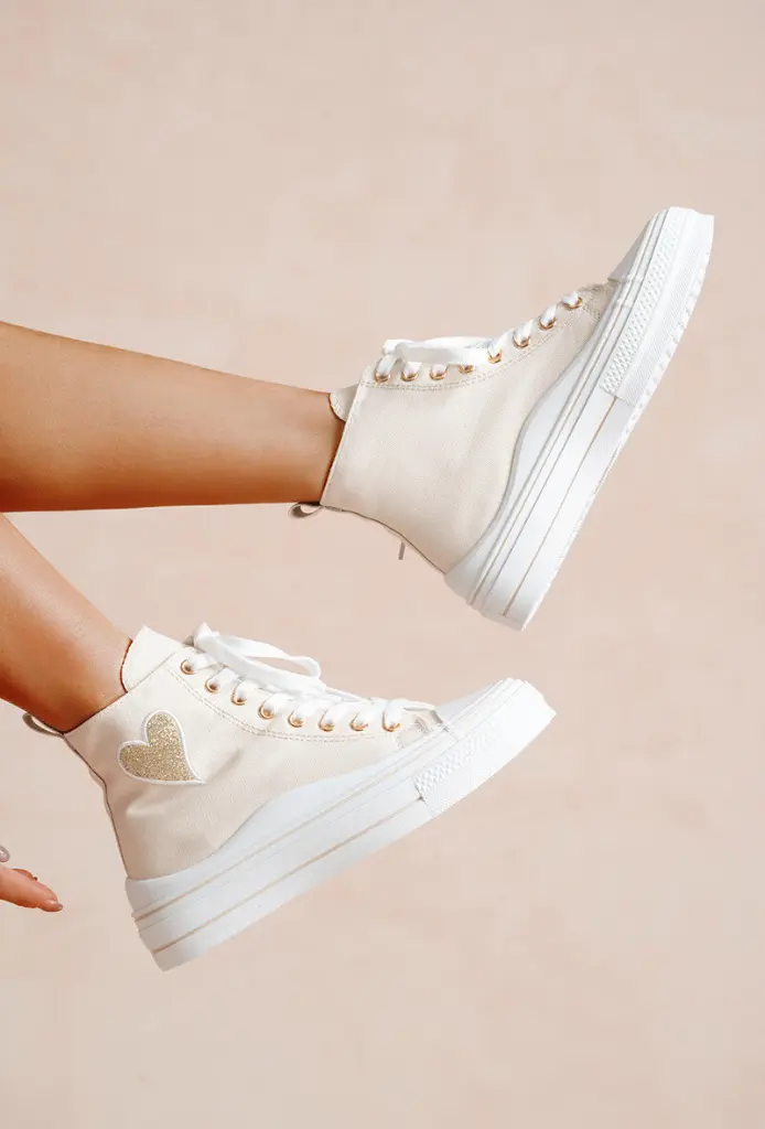 baskets-montantes-avec-coeur_beige_67a613afebaf1.webp